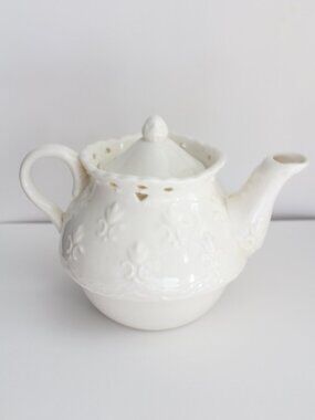 Cream Lace Skye McGhie One Single Teapot